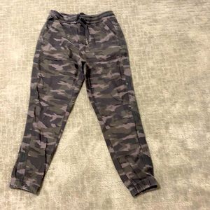 Athleta farallon jogger size 6